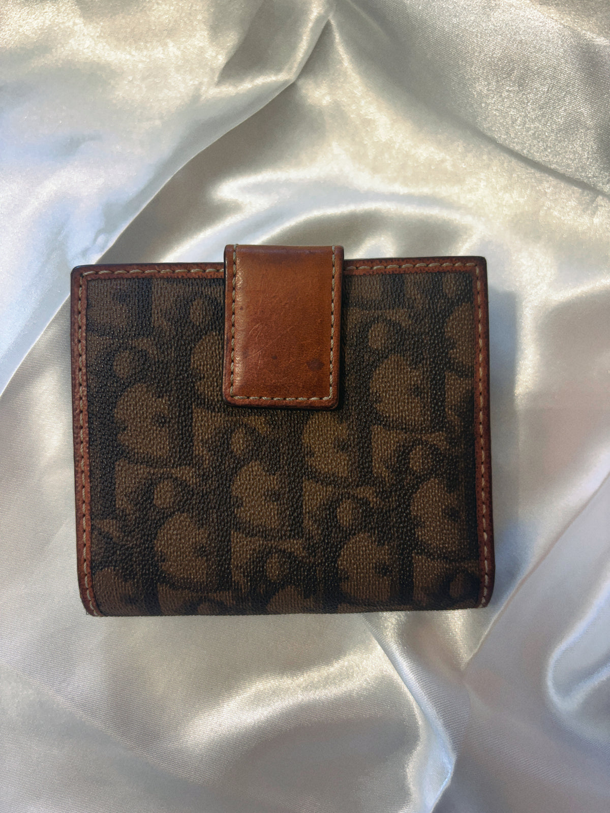 Dior wallet