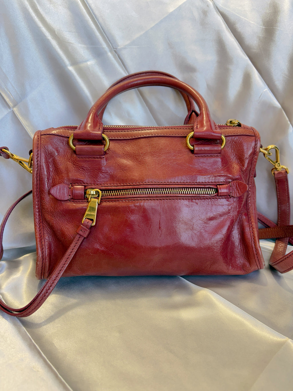 Miu Miu Vitello Lux Crossbody Bag – Red Distressed Leather Top-Handle Mini Bag with Gold Hardware