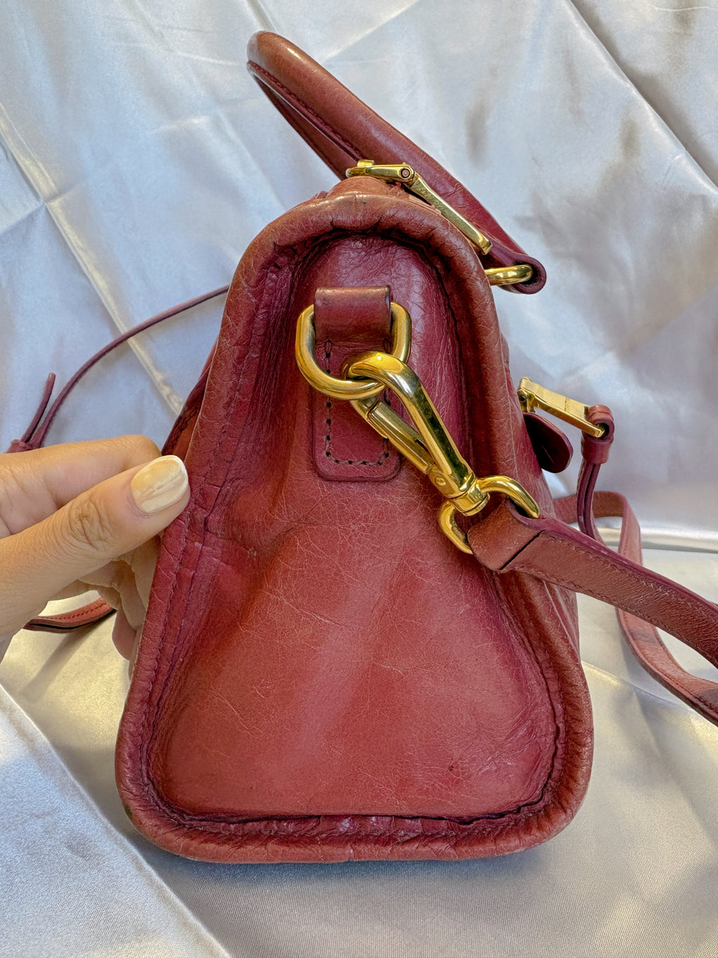 Miu Miu Vitello Lux Crossbody Bag – Red Distressed Leather Top-Handle Mini Bag with Gold Hardware