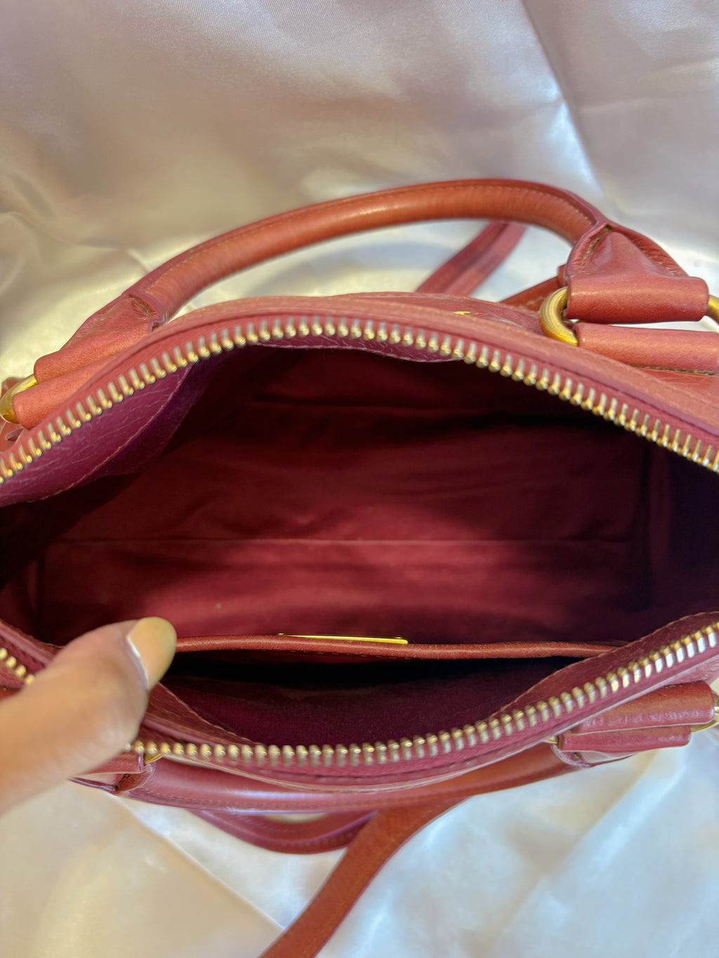 Miu Miu Vitello Lux Crossbody Bag – Red Distressed Leather Top-Handle Mini Bag with Gold Hardware